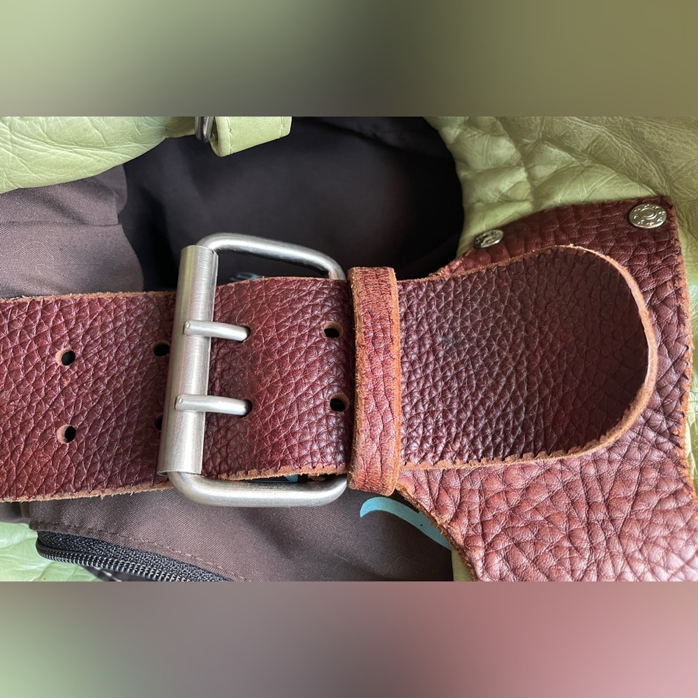Tylie Malibu Distressed Leather Belted Strap Hobo Bucket Utility Bag in Green - Picture 3 of 11